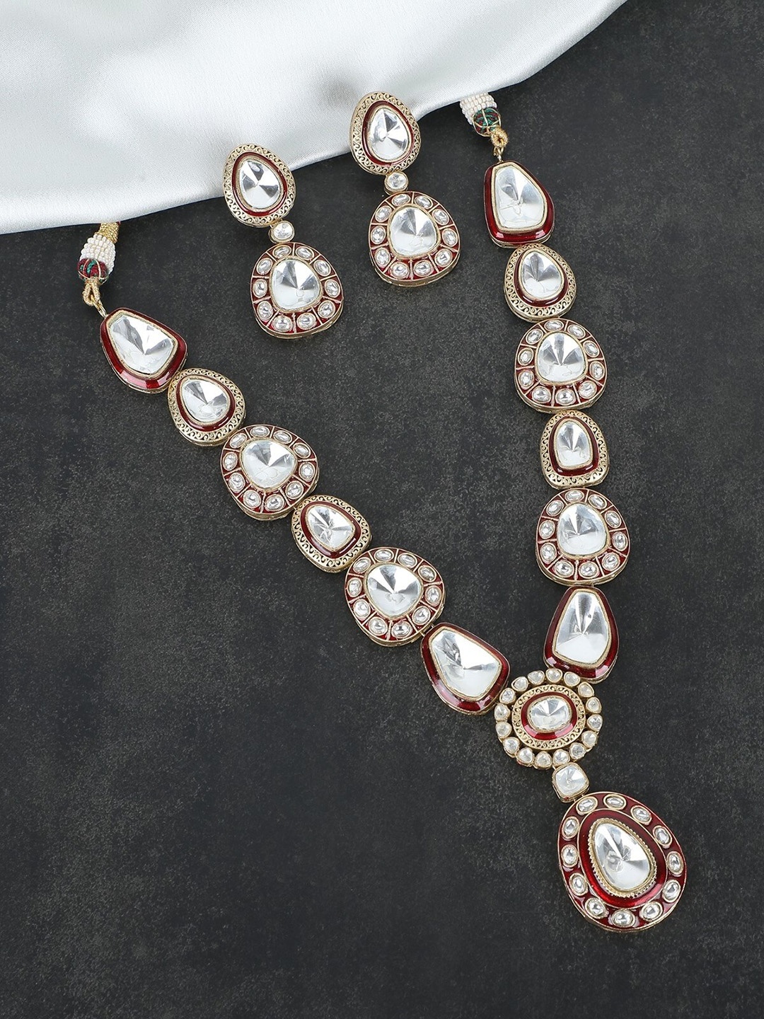 

AURAA TRENDS 22KT Gold Plated Kundan Studded Jewellery Set