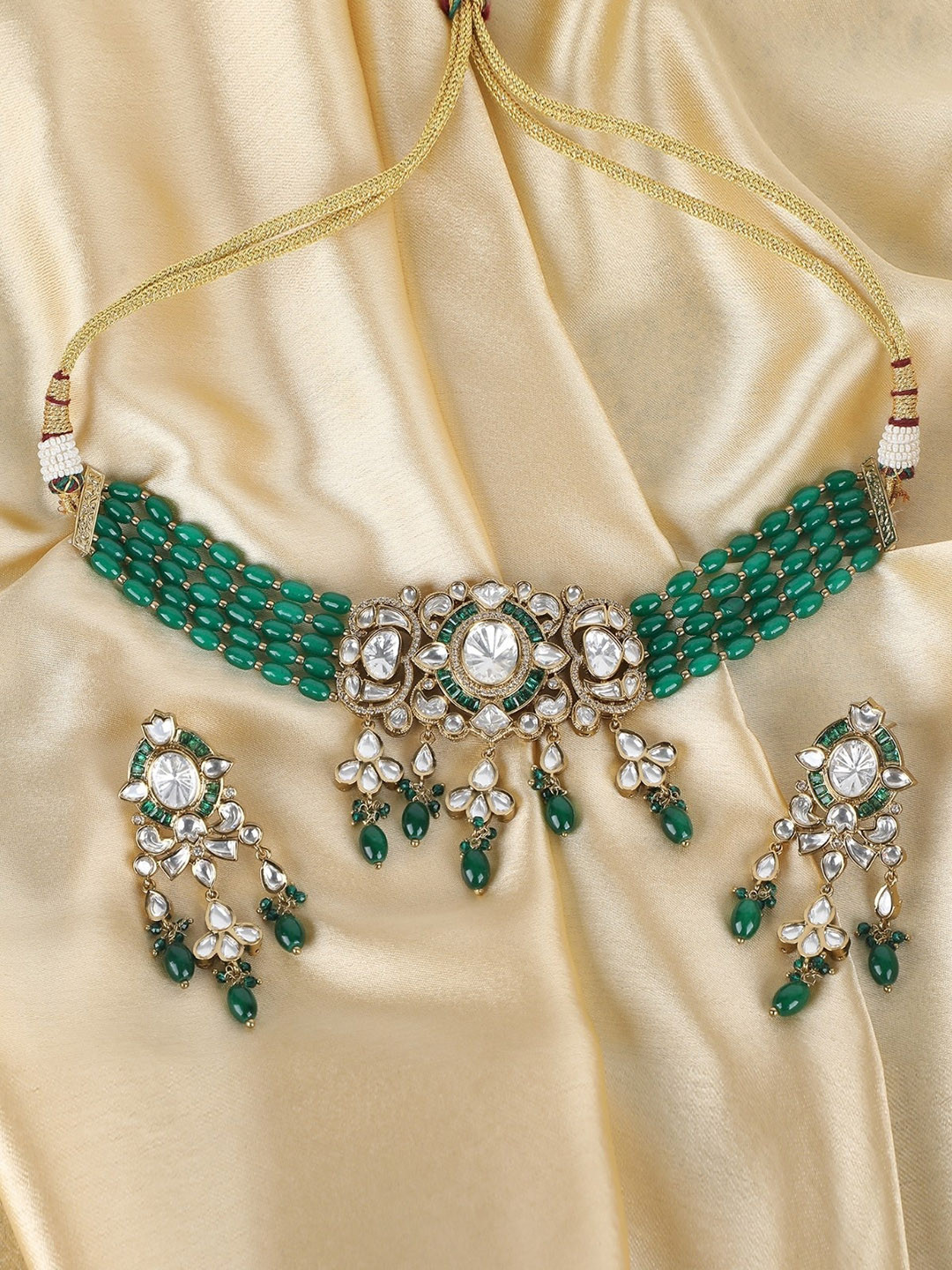 

AURAA TRENDS 22KT Gold-Plated Kundan-Studded & Beaded Jewellery Set