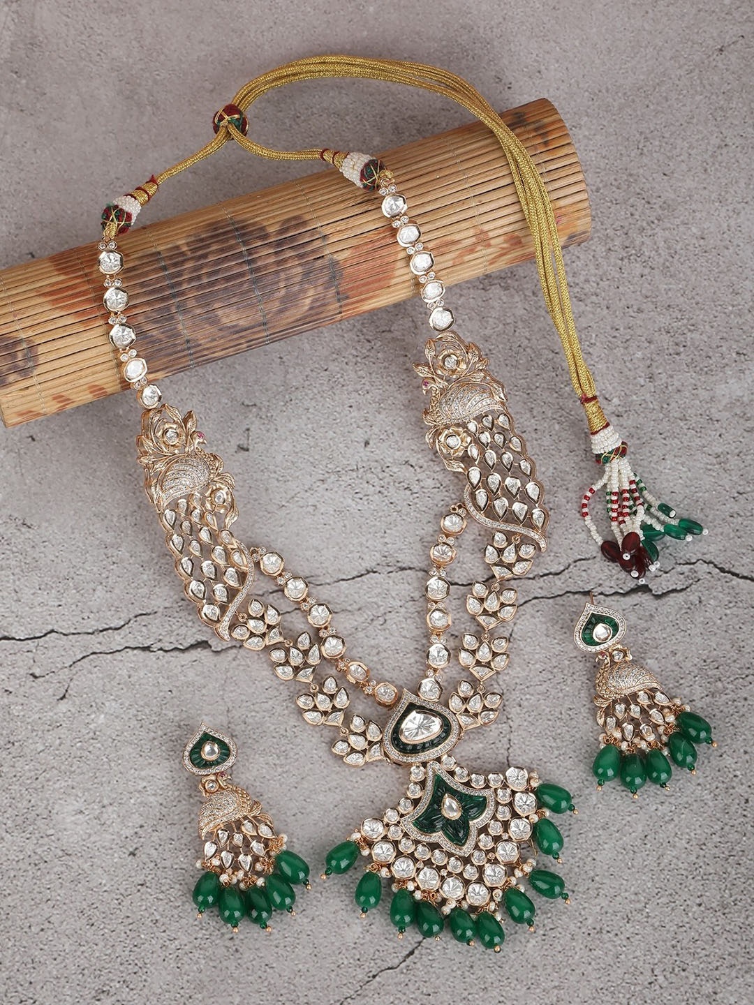 

AURAA TRENDS 22KT Gold Plated Kundan Studded Jewellery Set