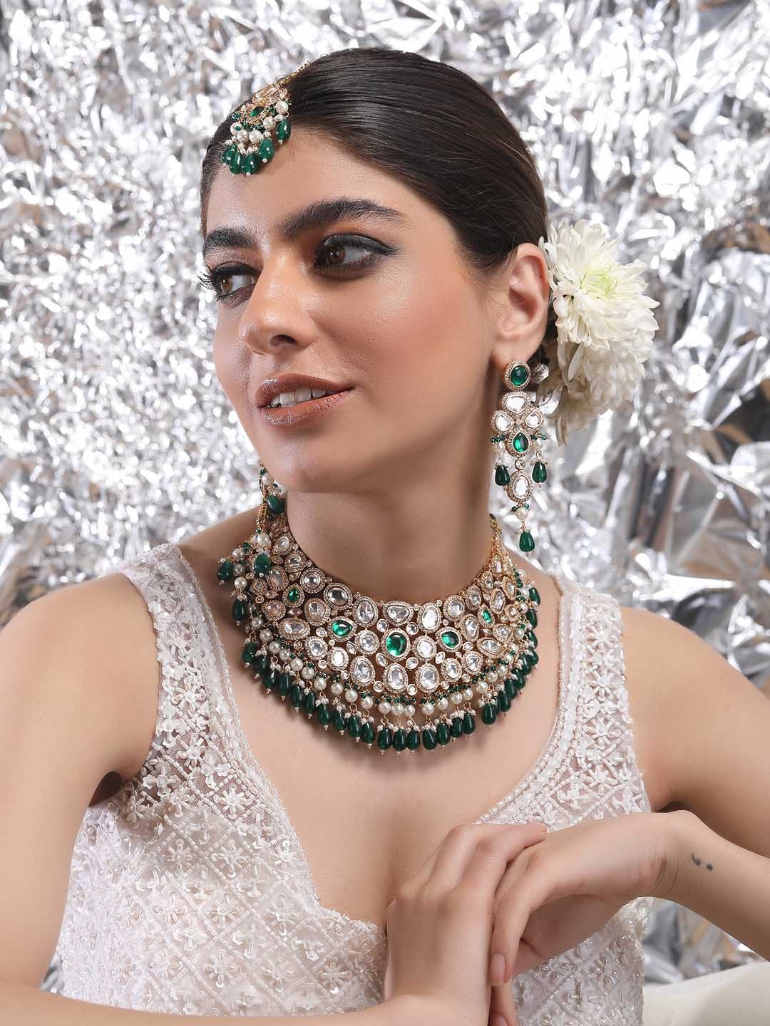 

AURAA TRENDS 22KT Gold Plated Kundan Studded Jewellery Set