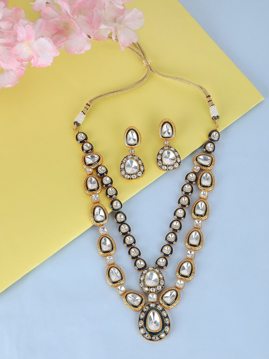 

AURAA TRENDS 22KT Gold Plated Kundan Studded Jewellery Set