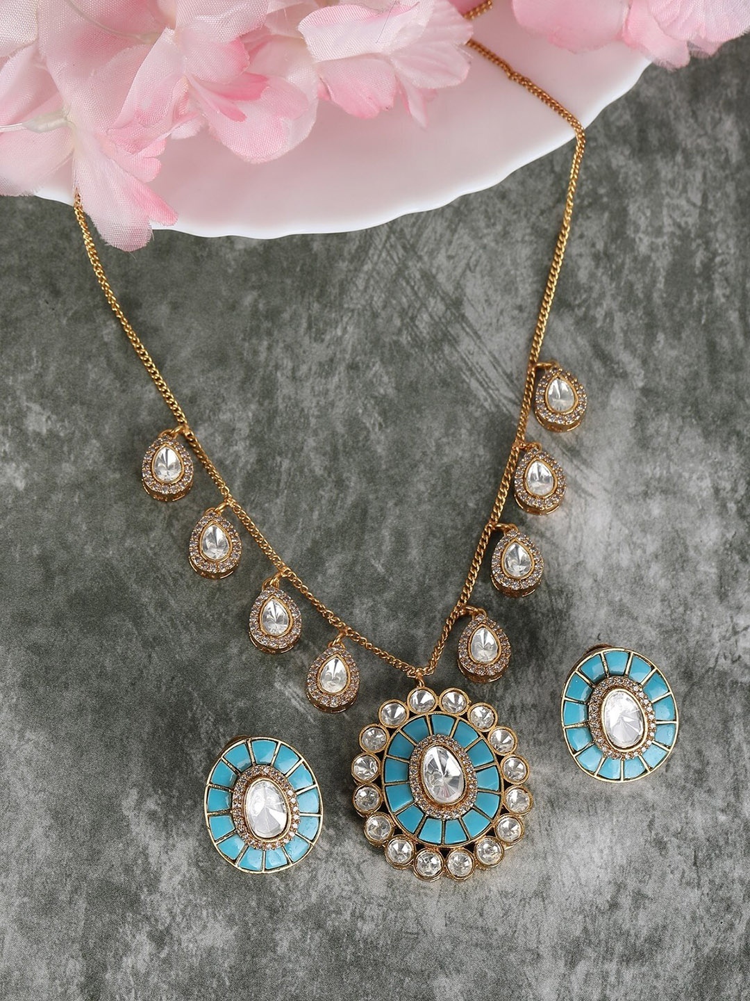 

AURAA TRENDS 22KT Gold Plated Kundan Studded Jewellery Set