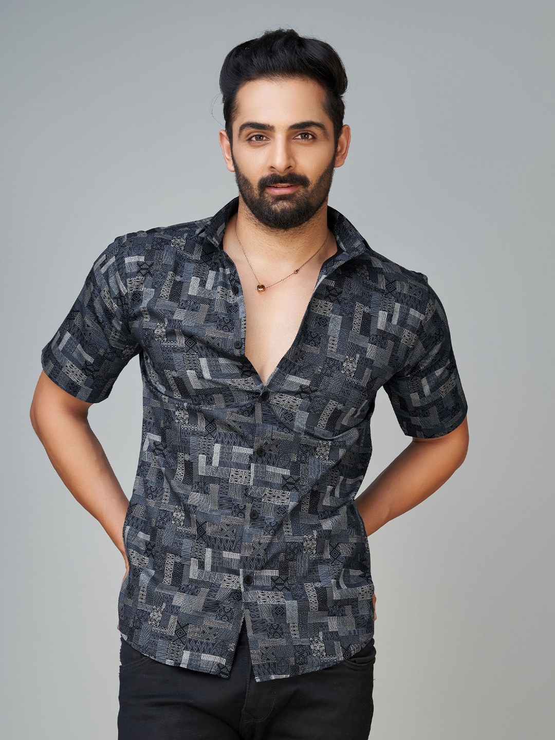 

Reeta Fashion Comfort Geometric Printed Spread Collar Cotton Casual Shirt, Black