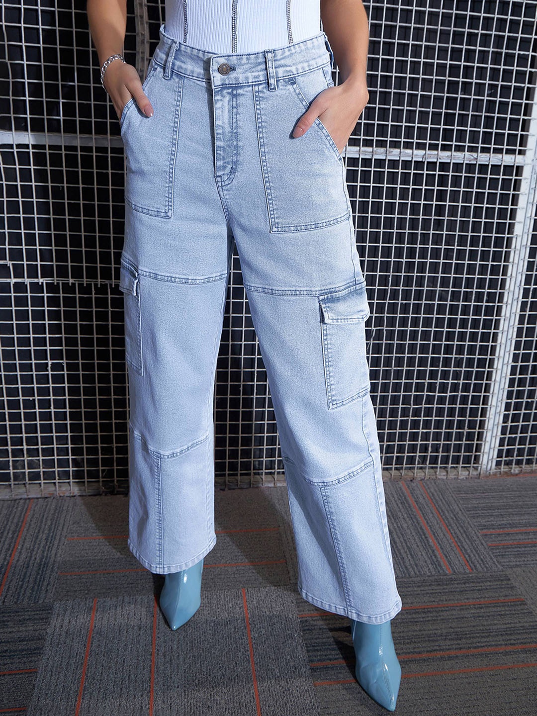 

SASSAFRAS Women Straight Fit High-Rise Heavy Fade Stretchable Cargo Jeans, Blue