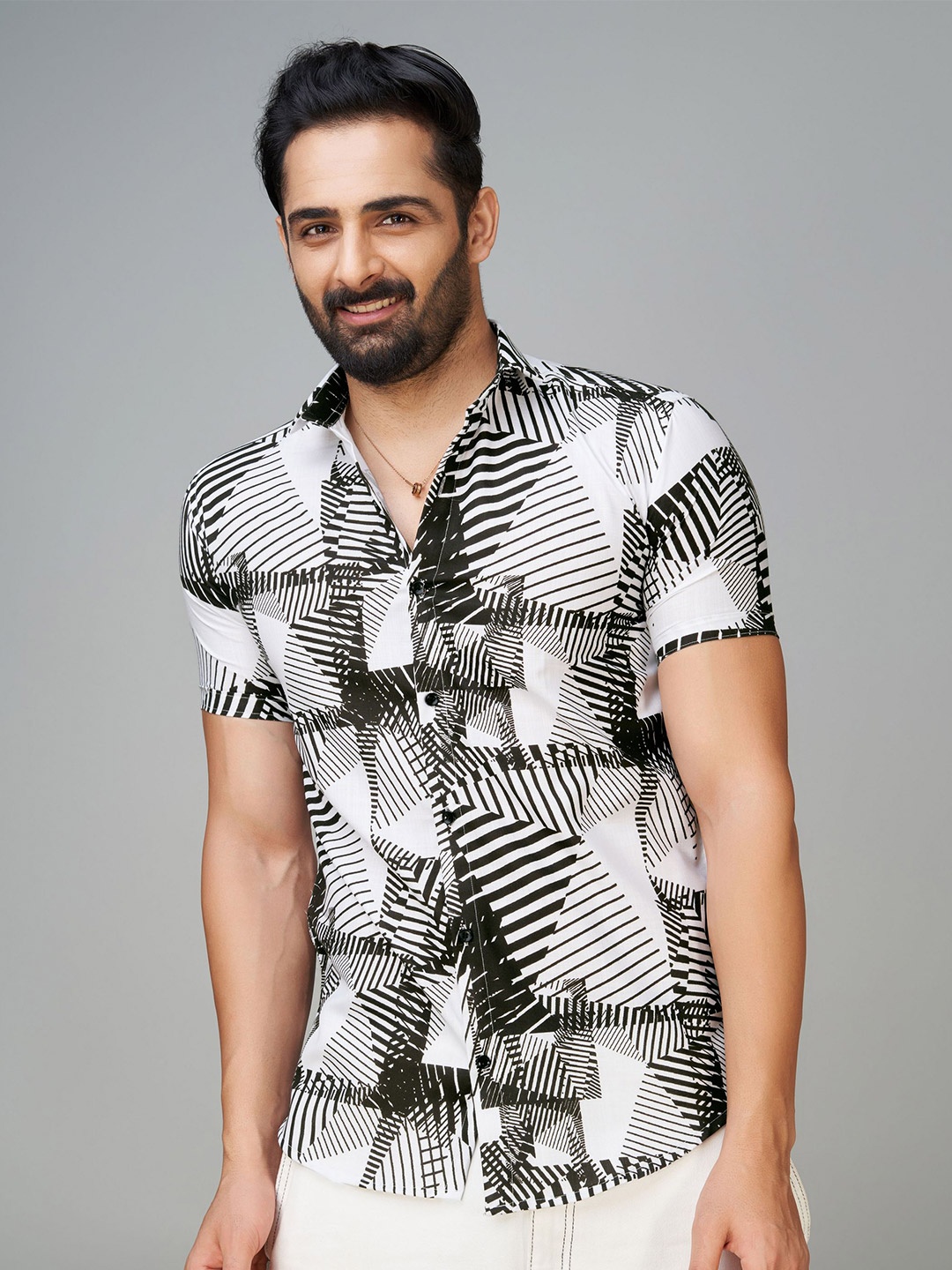 

Reeta Fashion Comfort Printed Spread Collar Short Sleeves Cotton Casual Shirt, Black
