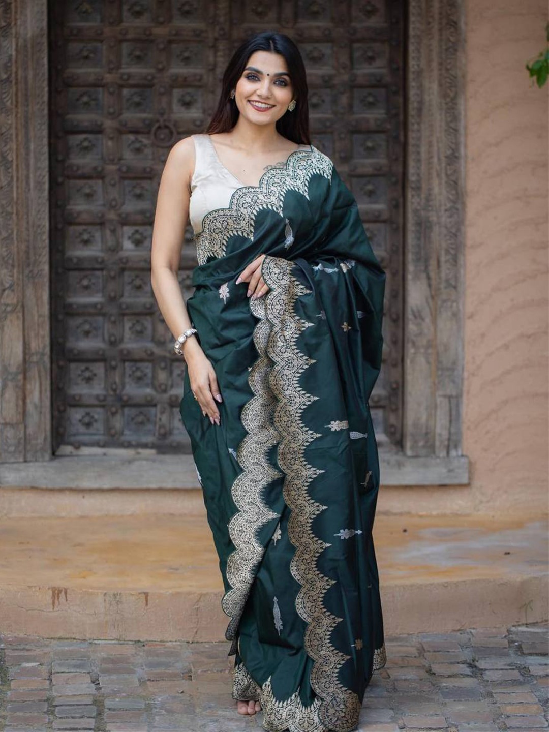 

Reeta Fashion Ethnic Motifs Woven Design Zari Pure Silk Kanjeevaram Saree, Olive