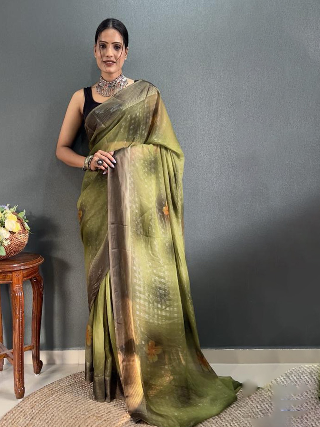 

Reeta Fashion Floral Printed Pure Georgette Saree, Khaki