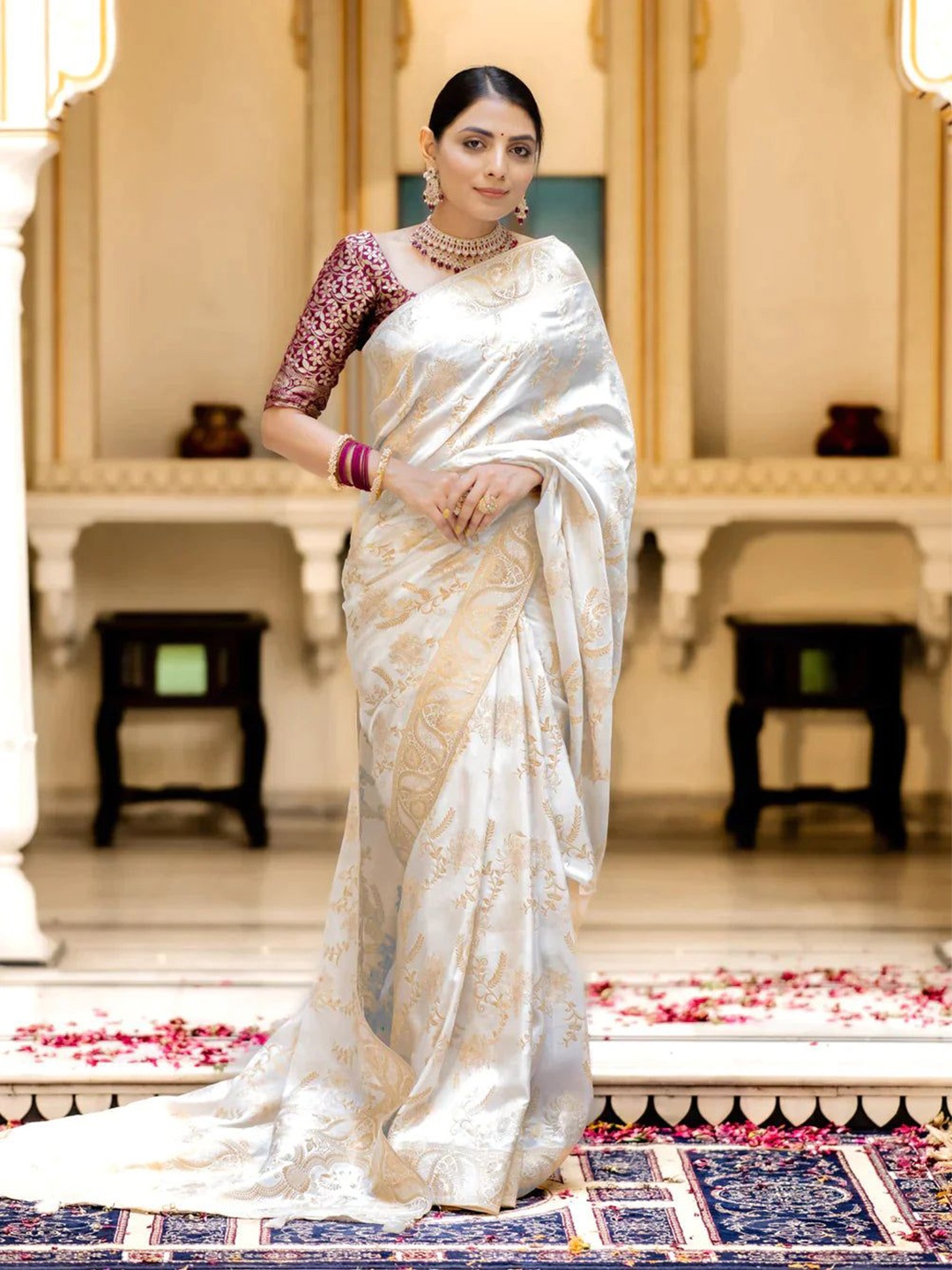 

Reeta Fashion Floral Woven Design Zari Saree, White