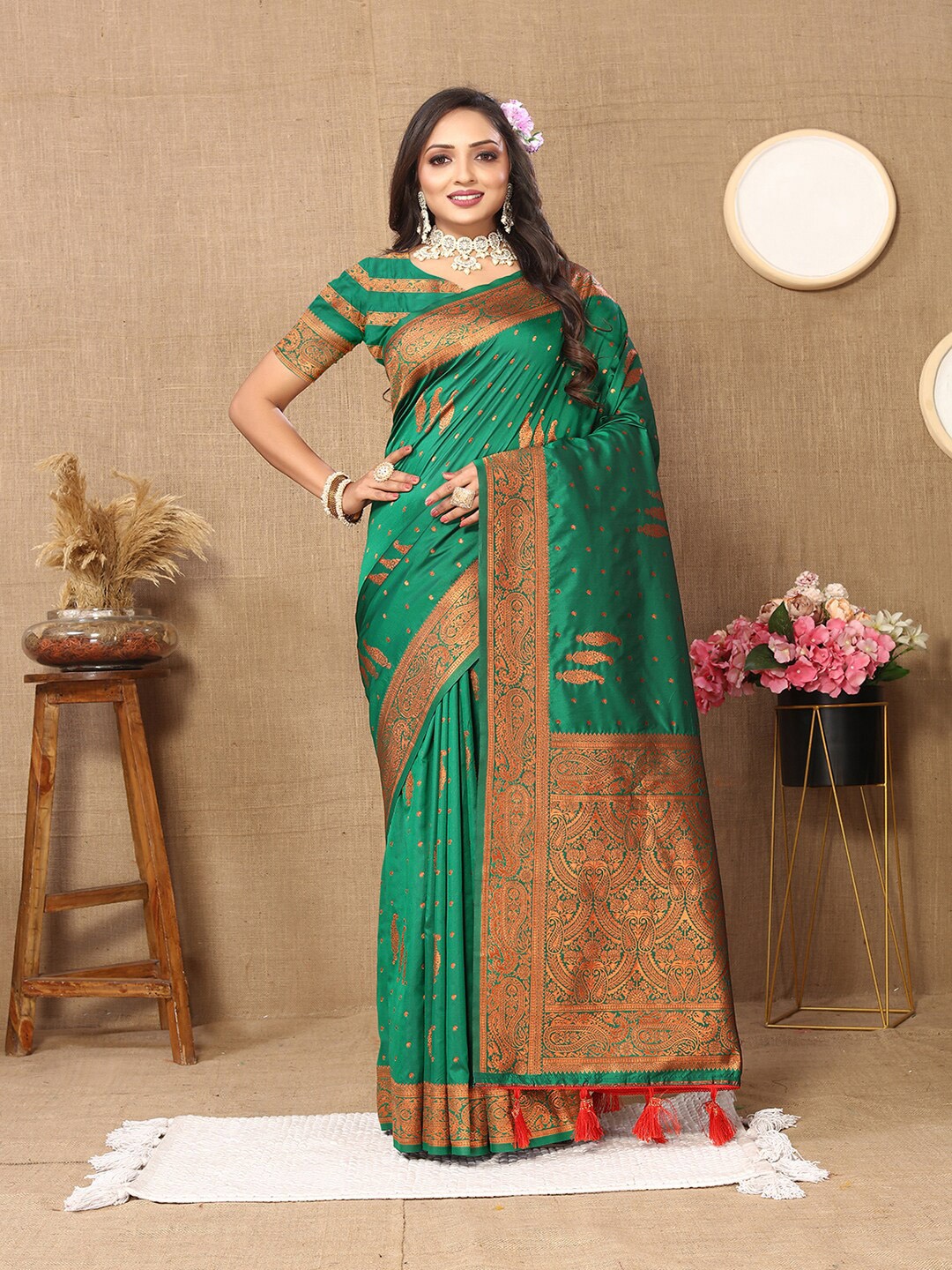 

MARGI DESIGNERS Ethnic Motifs Woven Design Zari Pure Silk Kanjeevaram Saree, Green