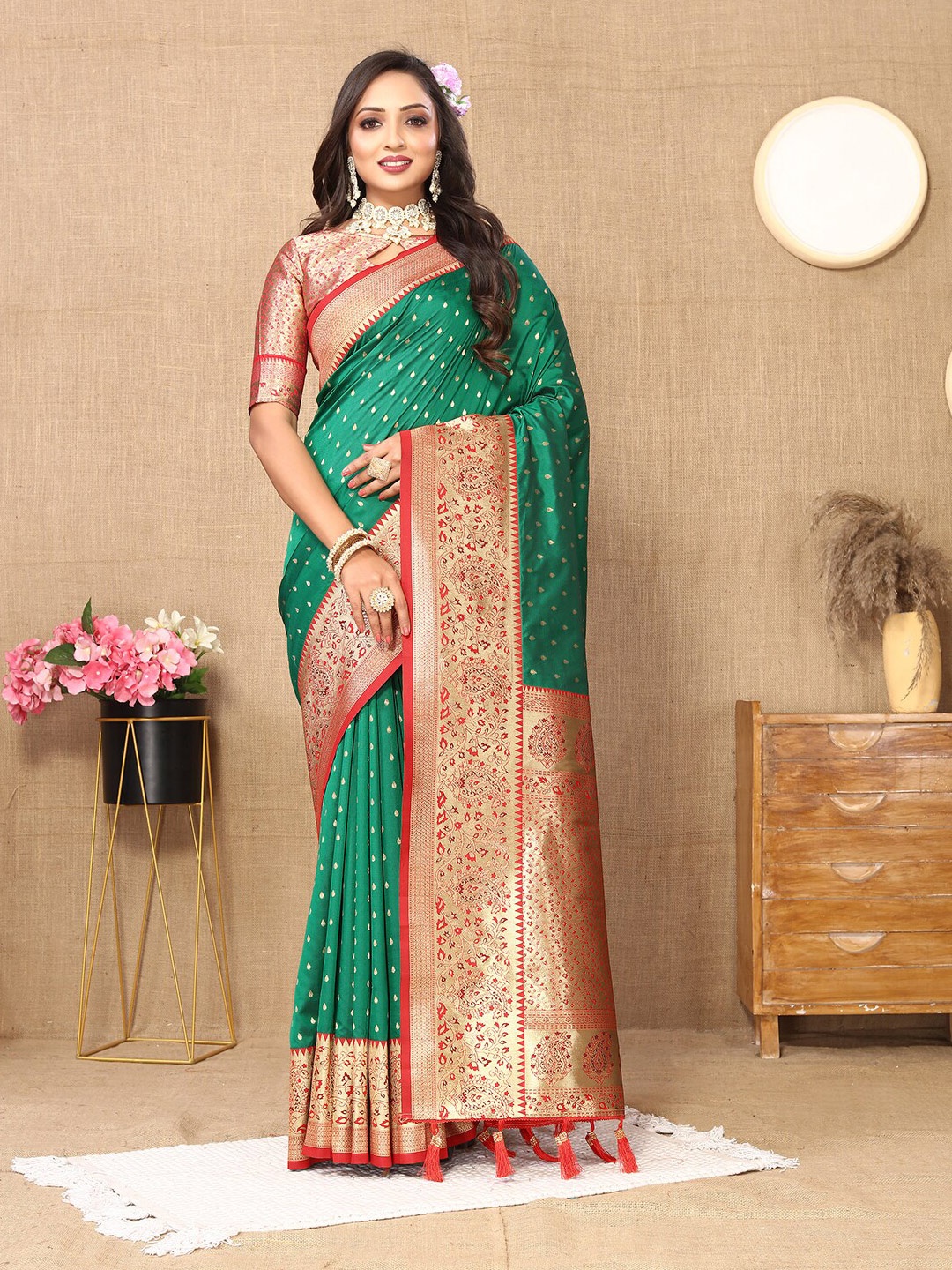 

MARGI DESIGNERS Ethnic Motifs Woven Design Zari Pure Silk Banarasi Saree, Green