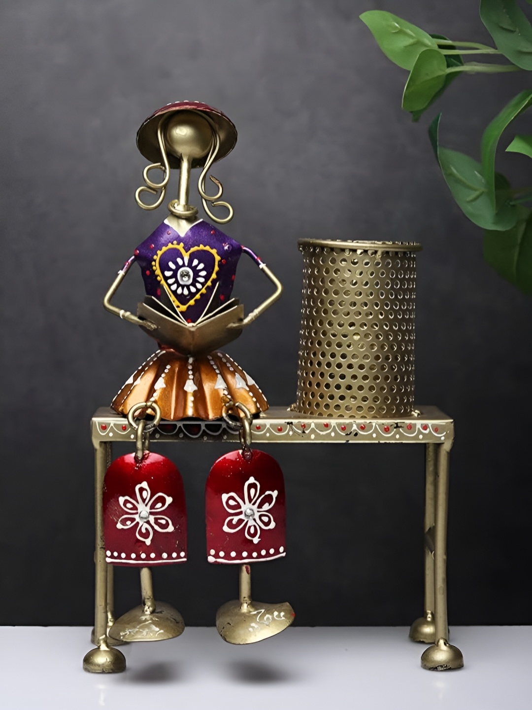 

VIVARS CRAFT Gunmetal-Toned Figurine Showpiece, Metallic
