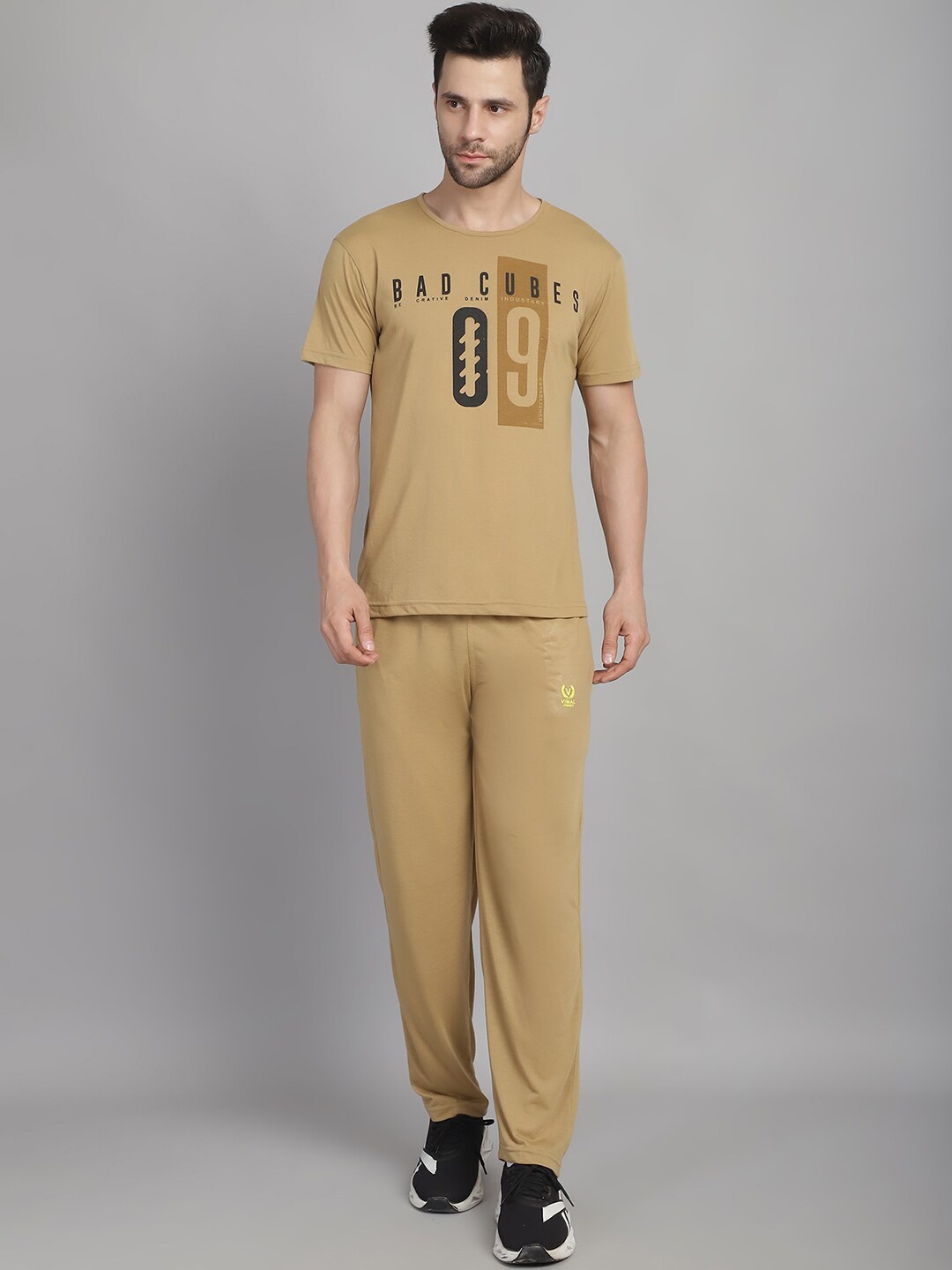 

MACK JONNEY Typography Printed T-Shirt With Trouser, Beige