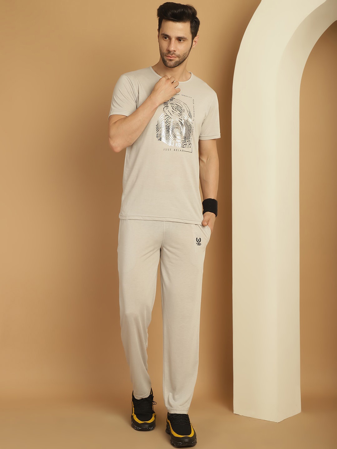 

MACK JONNEY Printed Cotton T-Shirt With Track Pant, Beige