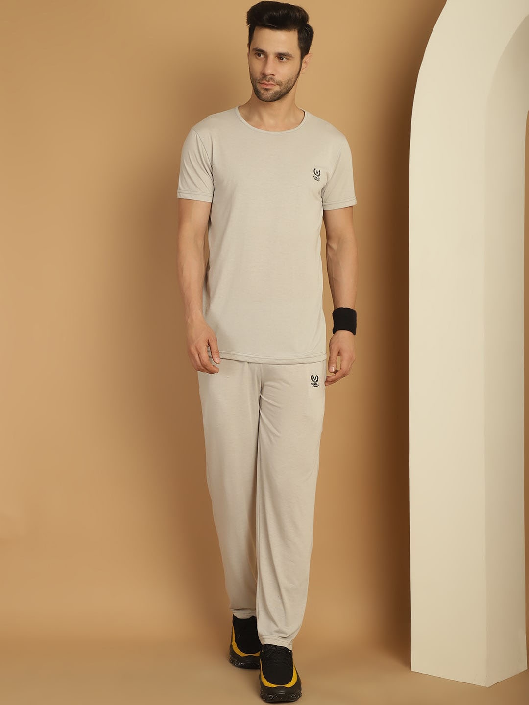 

MACK JONNEY Printed T-Shirt With Trousers Tracksuit, Grey