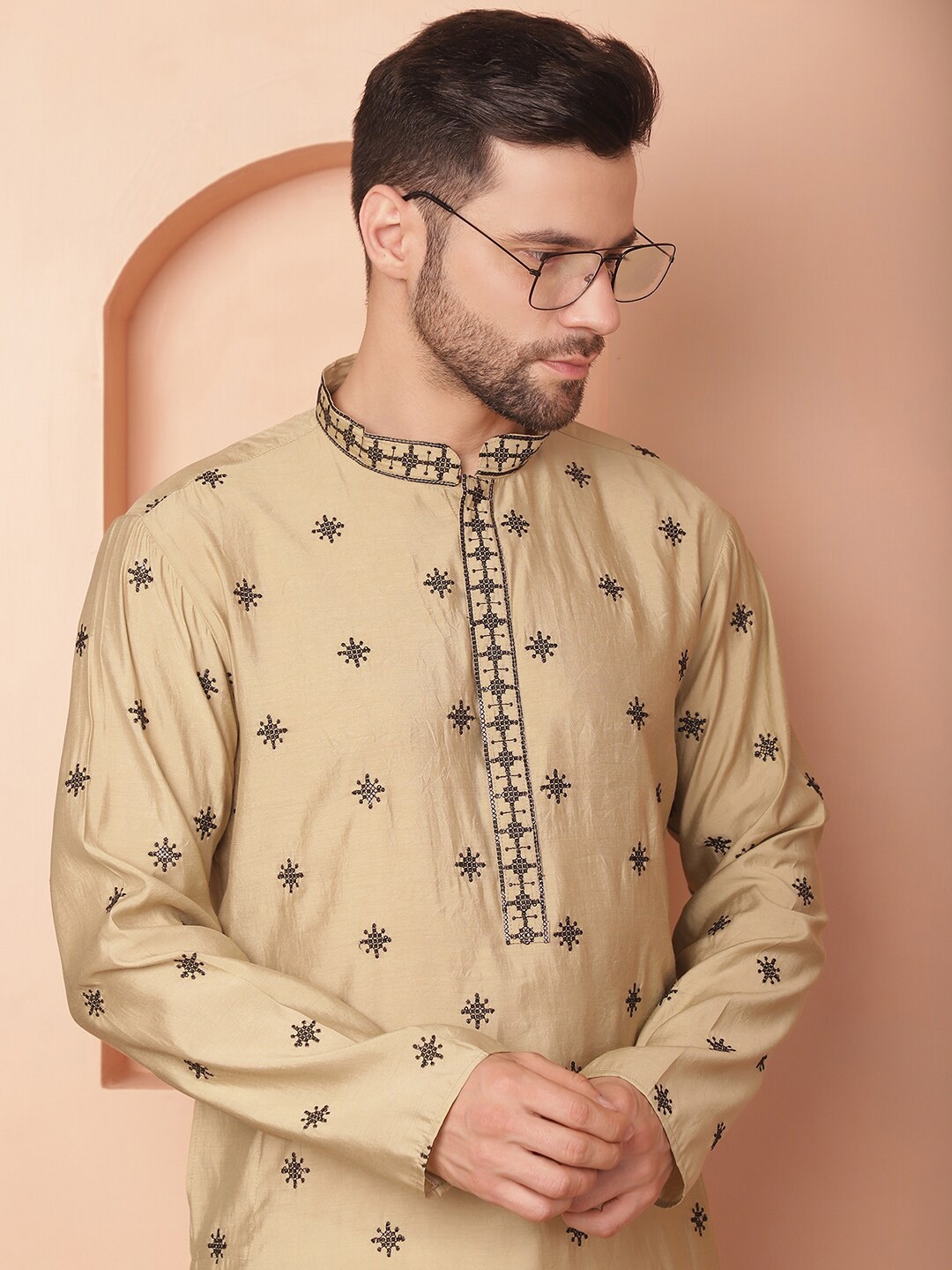 

Jompers Ethnic Motifs Sequinned Embroidered Straight Kurta With Pyjamas, Beige