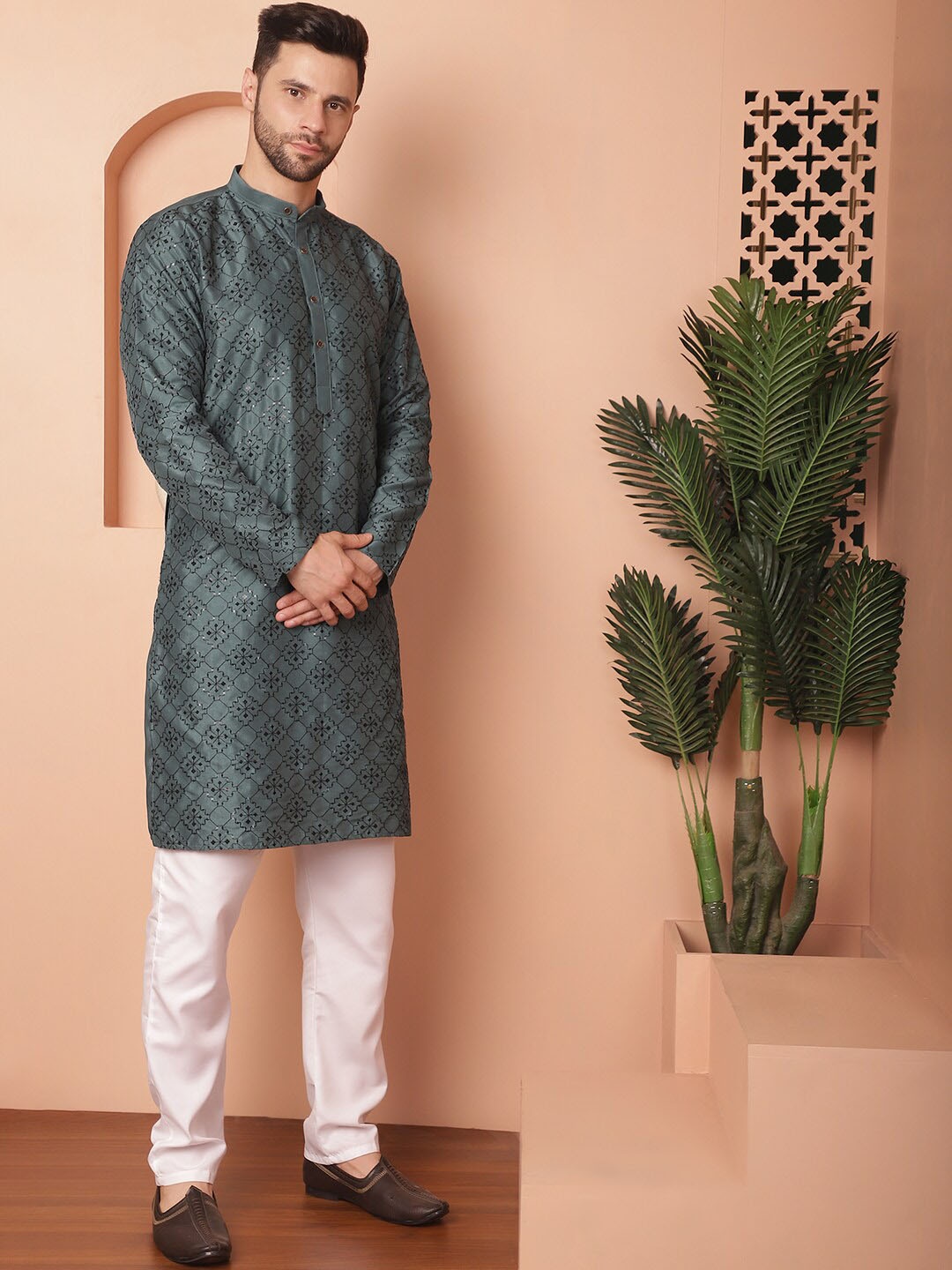 

Jompers Ethnic Motifs Embroidered Sequinned Straight Kurta with Trousers, Teal