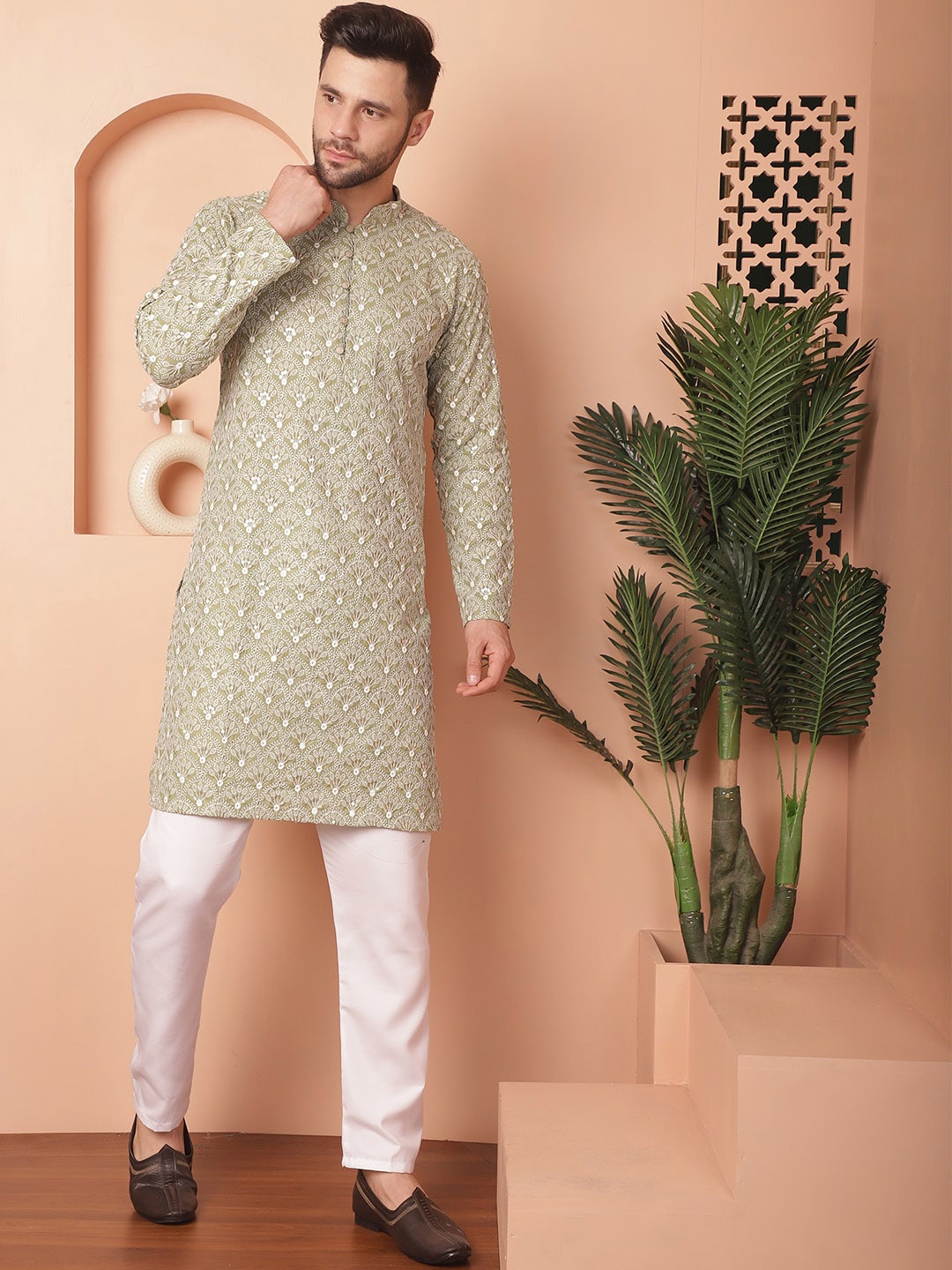 

Jompers Ethnic Motifs Embroidered Chikankari Pure Cotton Kurta with Trousers, Green