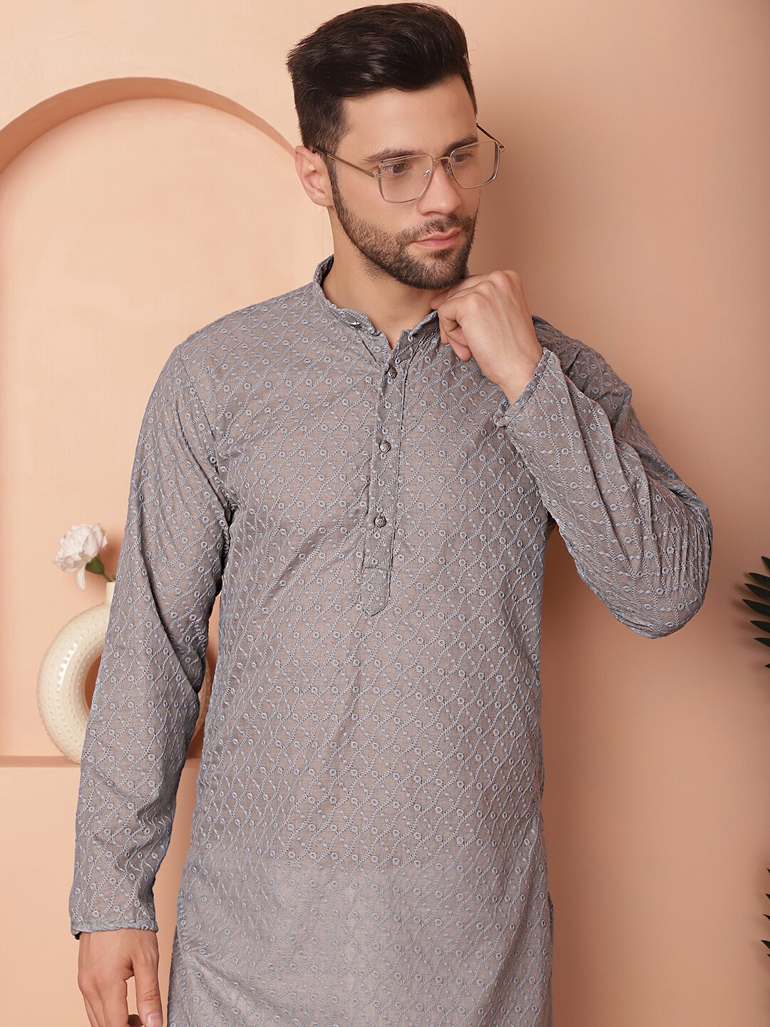 

Jompers Ethnic Motifs Embroidered Regular Chikankari Pure Cotton Kurta With Pyjamas, Grey