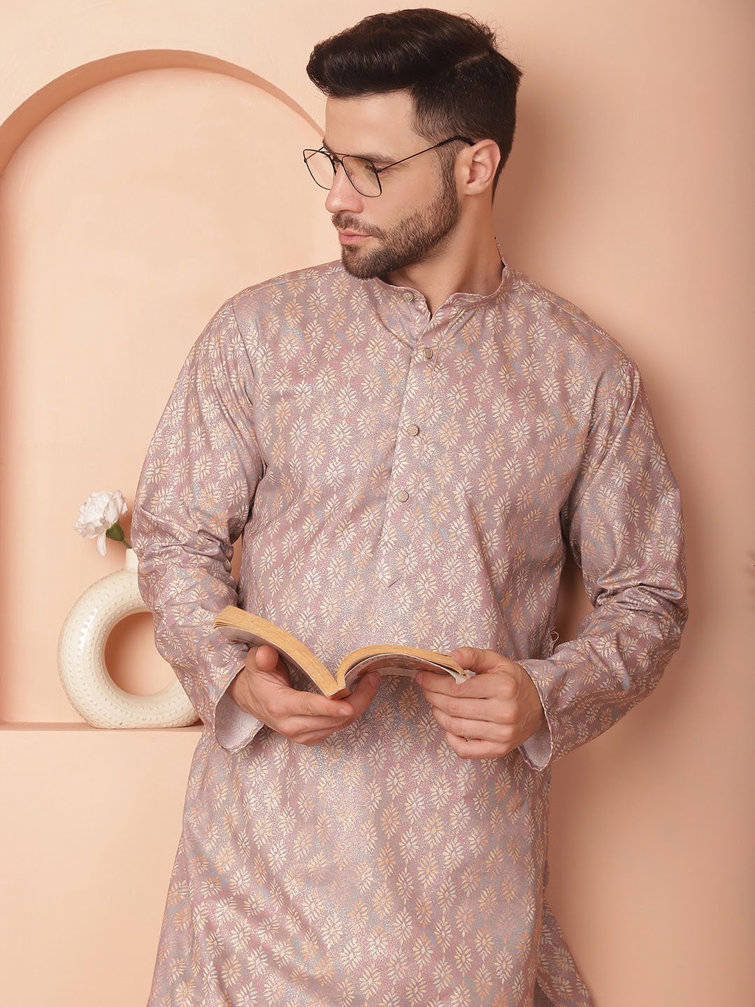 

Jompers Floral Foil Printed Mandarin Collar Straight Kurta With Pyjamas, Peach