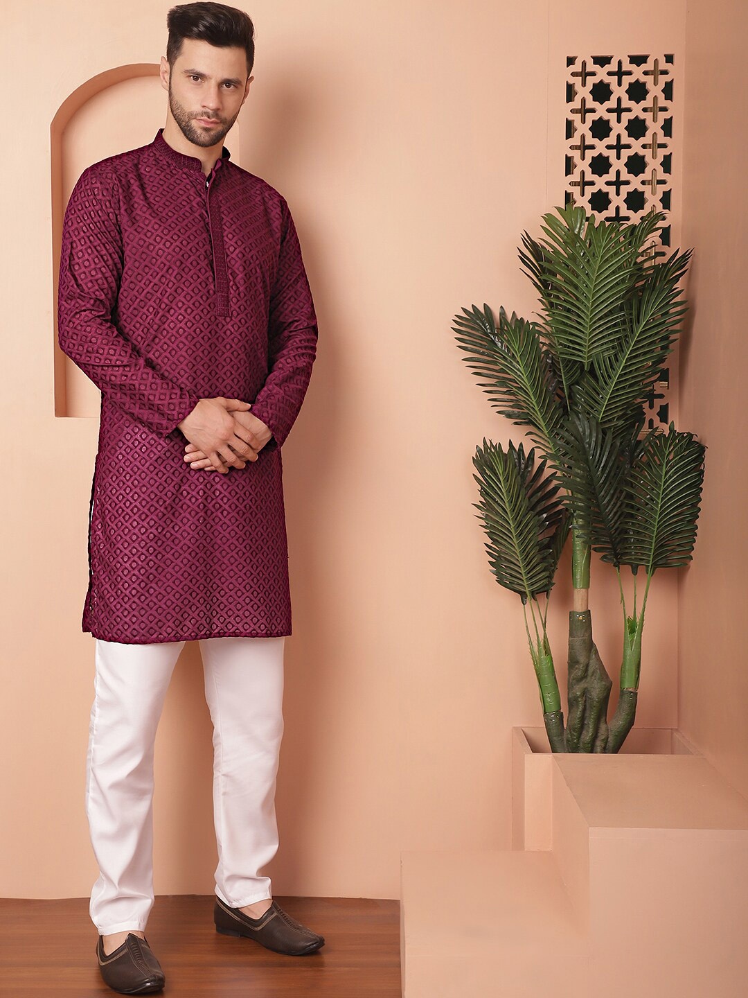 

Jompers Embroidered Regular Chikankari Pure Cotton Kurta With Pyjamas, Purple