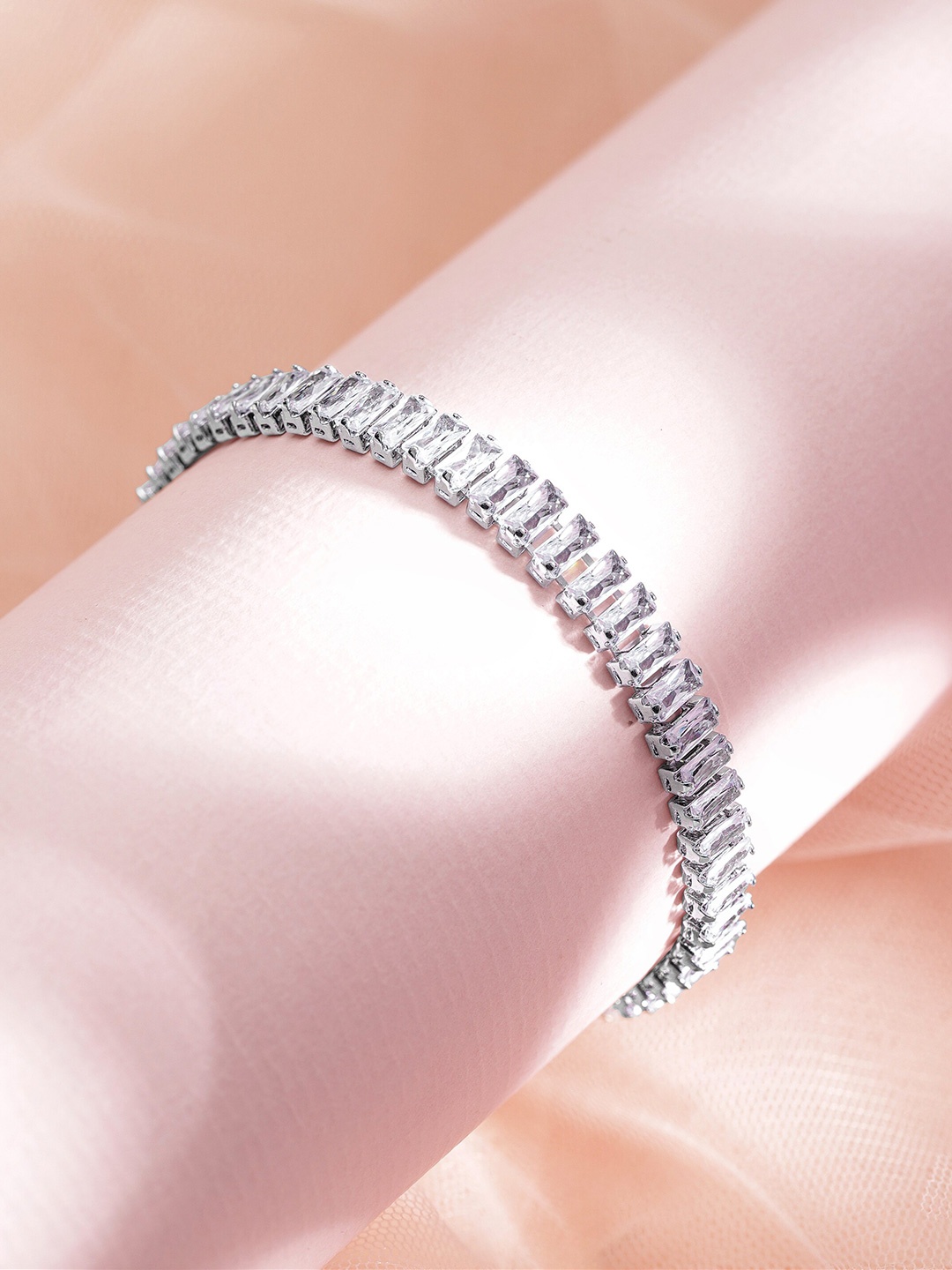 

Rubans Voguish Brass Cubic Zirconia Silver-Plated Link Bracelet