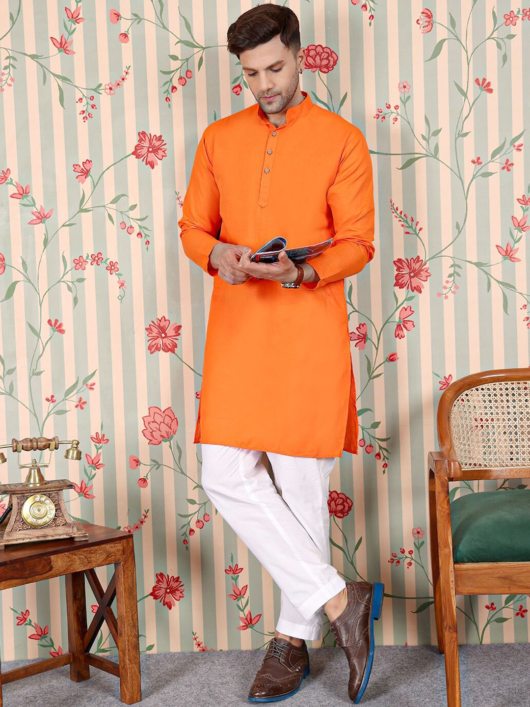 

Ode by House of Pataudi Band Collar Straight Kurta With Trousers, Orange