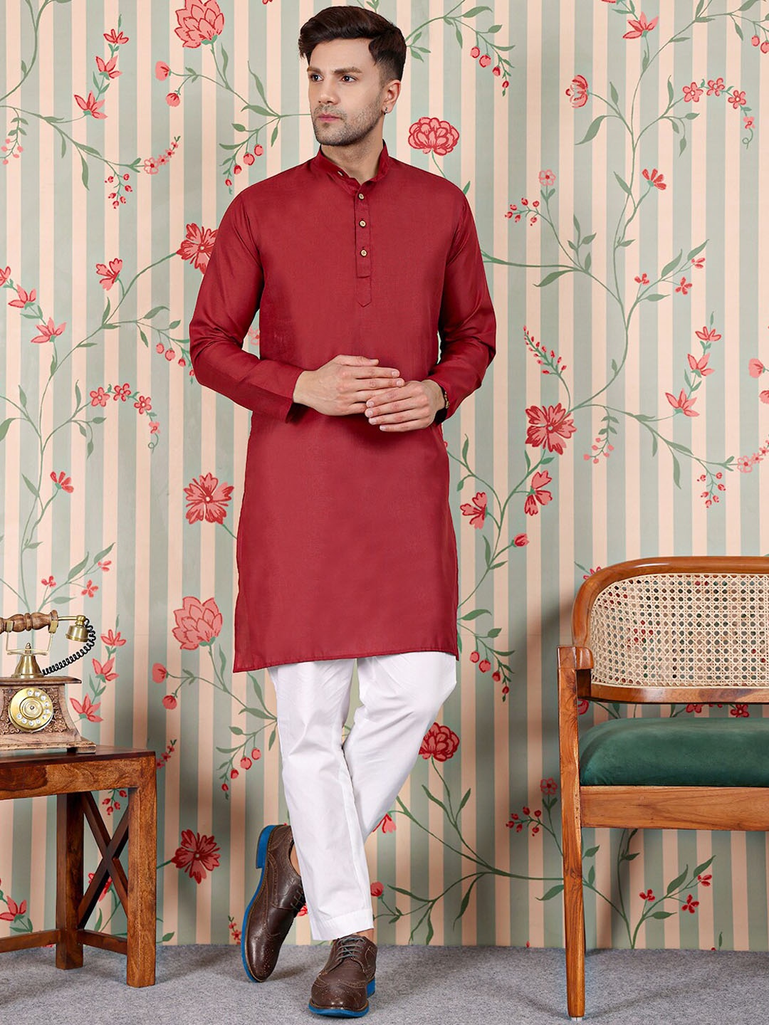 

Ode by House of Pataudi Band Collar Straight Kurta With Trousers, Maroon