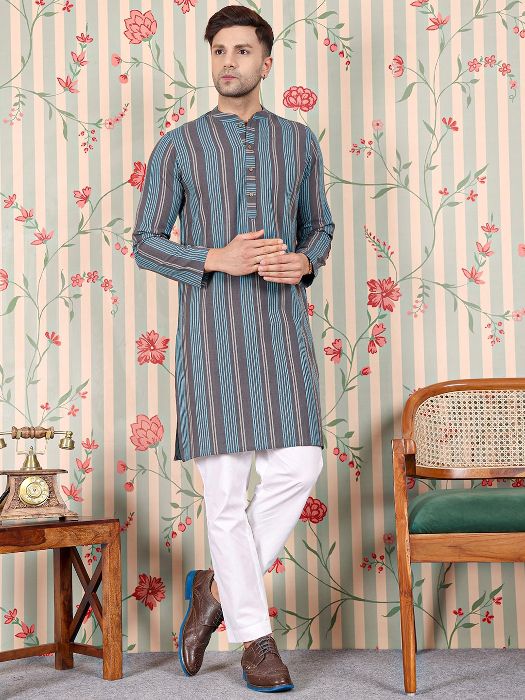 

Ode by House of Pataudi Striped Mandarin Collar Pure Cotton Straight Kurta, Grey