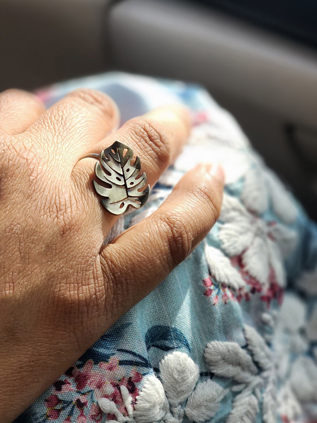 Goldnera Silver Plated & Leaf Charm Finger Ring