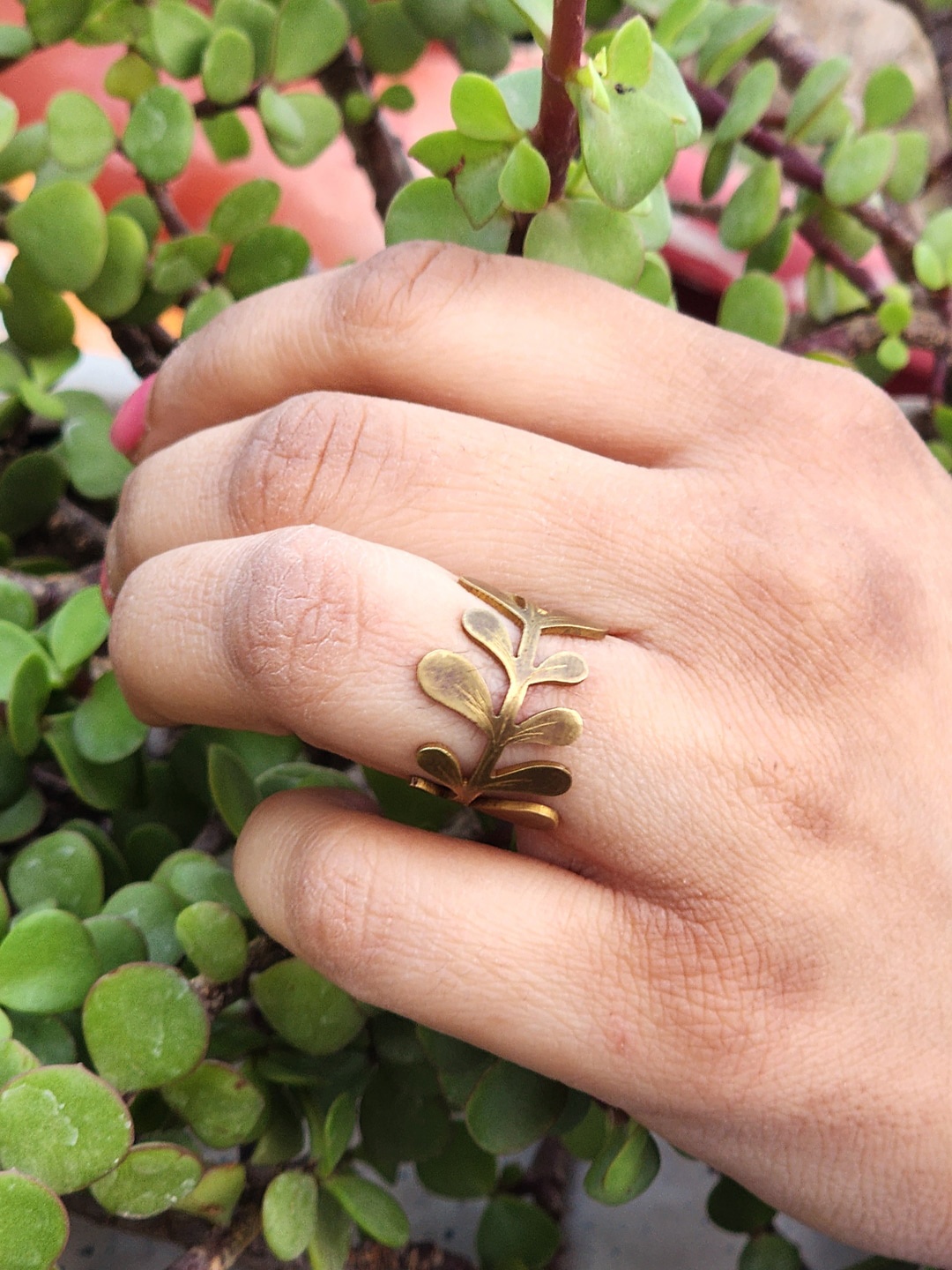 

Goldnera Brass Plated & Leaf Charm Adjustable Finger Ring, Bronze