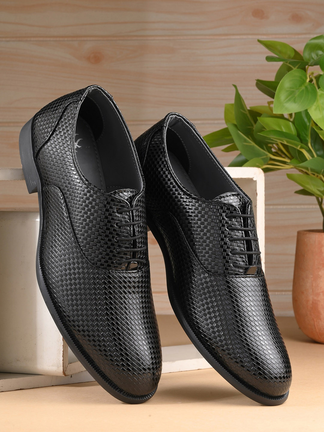 

House of Pataudi Men Textured Round Toe Faux Leather Lace-Up Formal Derbys, Black