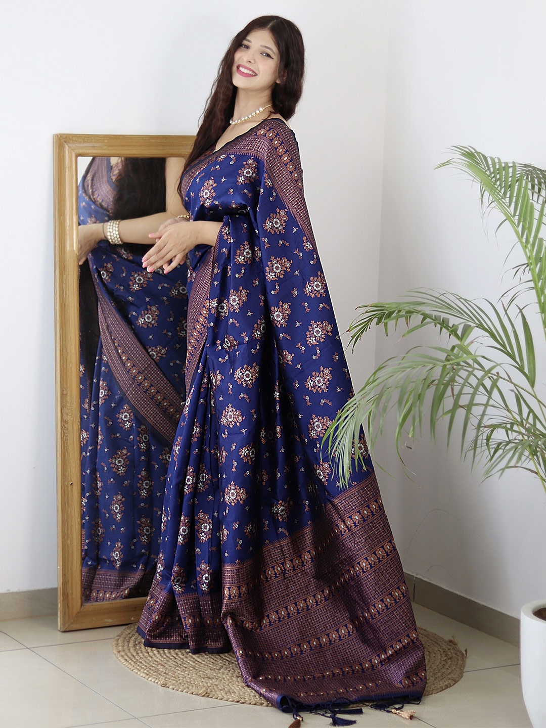 

DIVASTRI Ethnic Motifs Woven Design Zari Pure Silk Kanjeevaram Saree, Navy blue