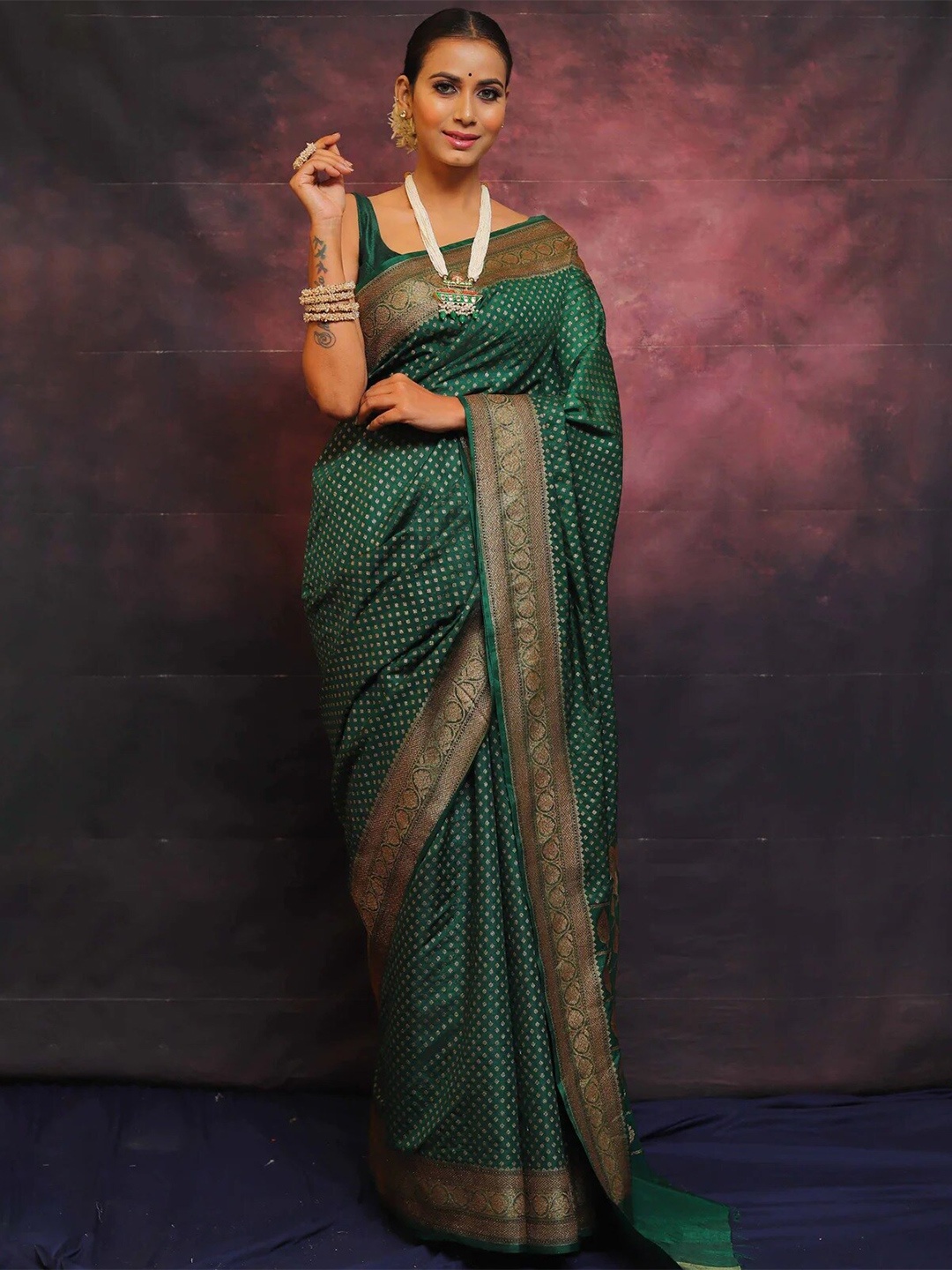 

DIVASTRI Ethnic Motifs Woven Design Zari Pure Silk Kanjeevaram Saree, Green
