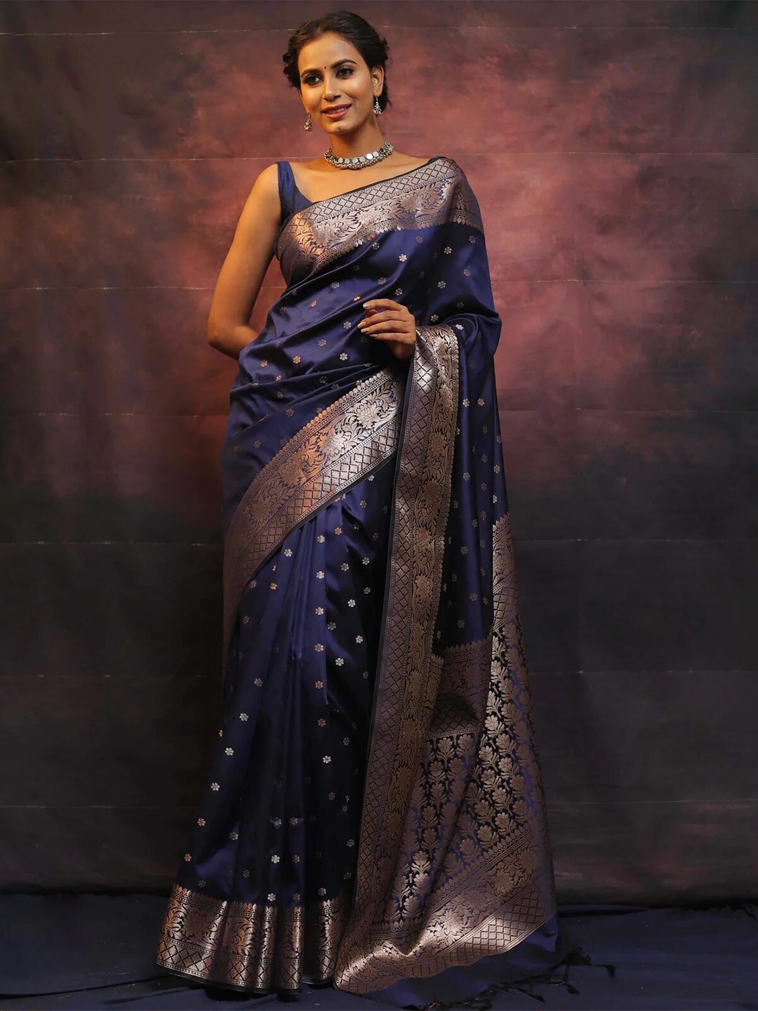 

DIVASTRI Ethnic Motifs Woven Design Zari Pure Silk Kanjeevaram Saree, Navy blue
