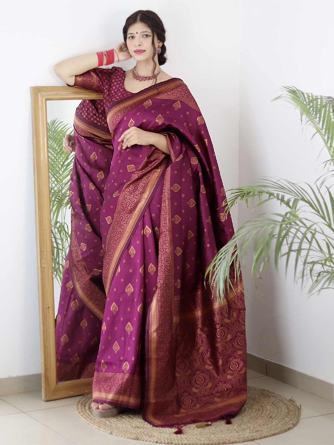 

DIVASTRI Ethnic Motifs Woven Design Zari Pure Silk Kanjeevaram Saree, Burgundy