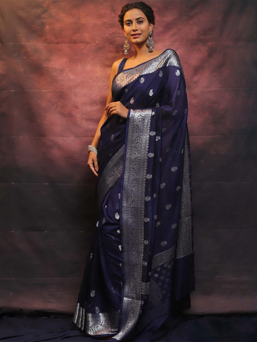 

DIVASTRI Ethnic Motifs Pure Silk Kanjeevaram Zari Saree, Navy blue