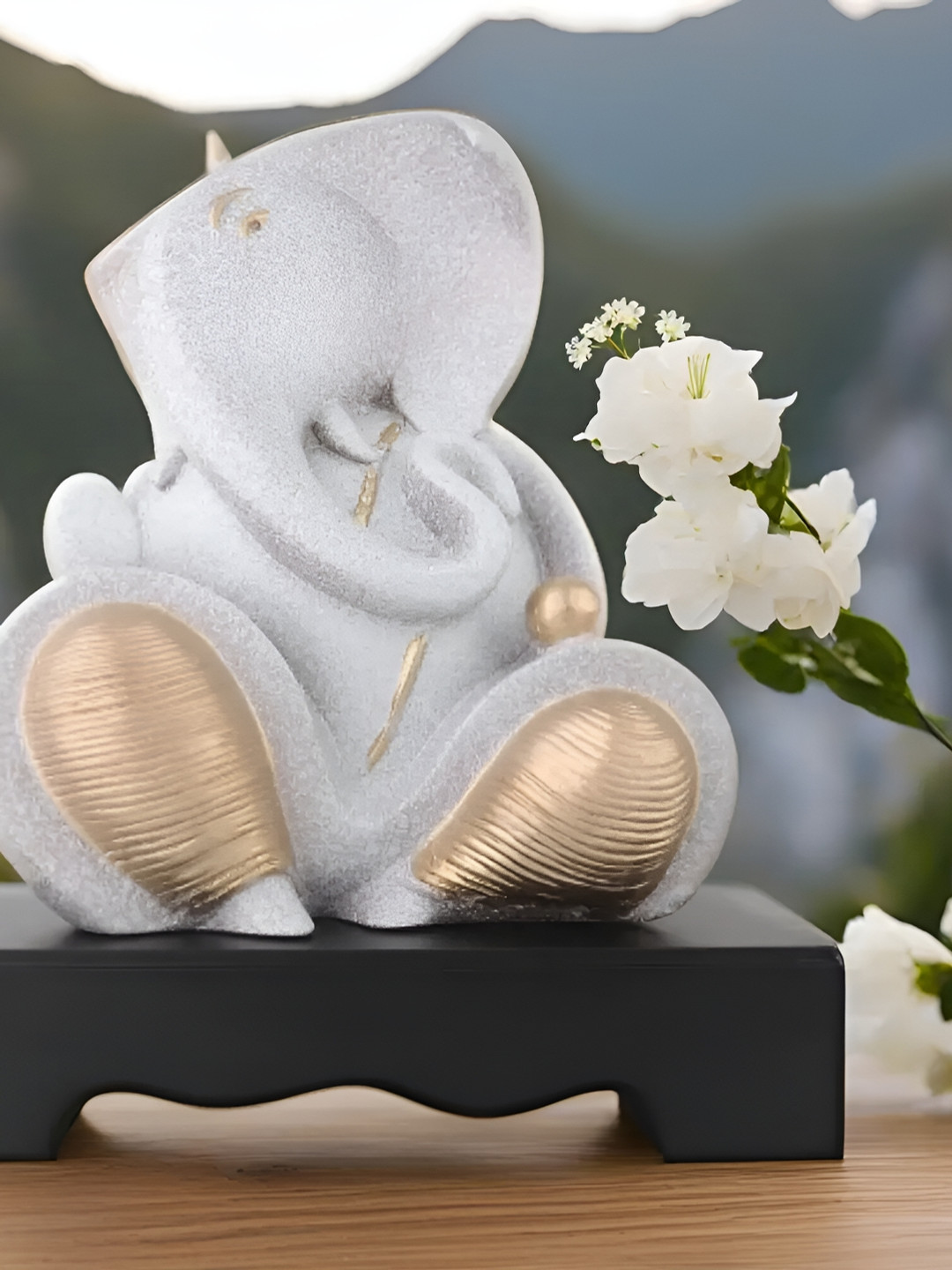 

VIVARS CRAFT Cream Religious Idol Showpiece