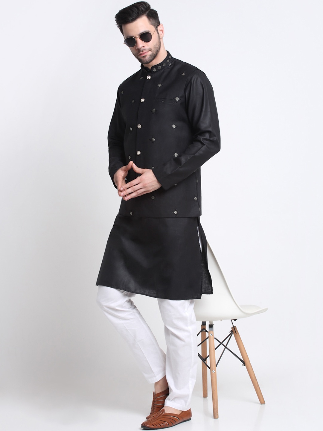 

KRAFT INDIA Mandarin Collar Long Sleeves Straight Kurta With Pyjamas & Jacket, Black