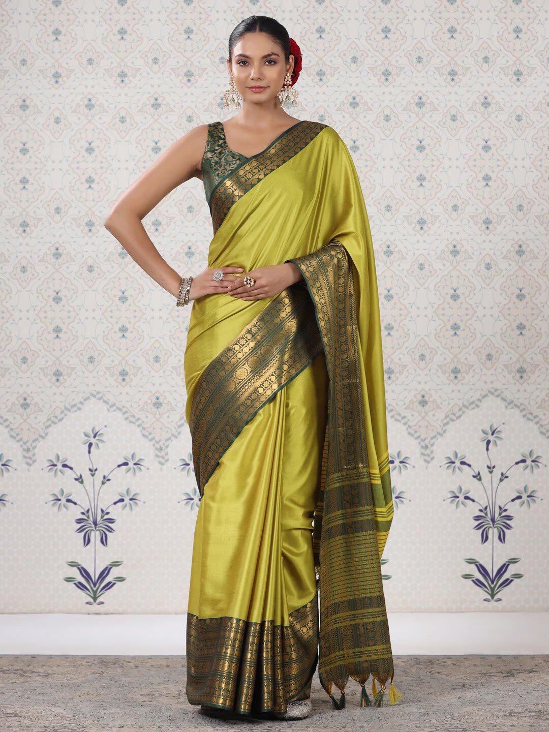 

VILLAGIUS Zari Pure Silk Dharmavaram Saree, Lime green
