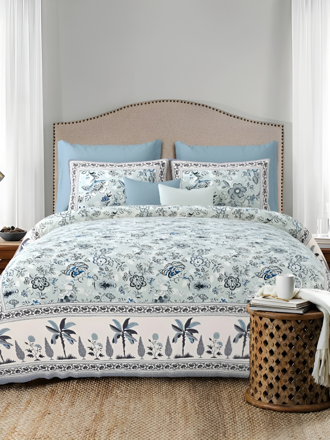 

LIVING ROOTS Green & White Ethnic Motifs 300 TC King Bedsheet with 2 Pillow Covers