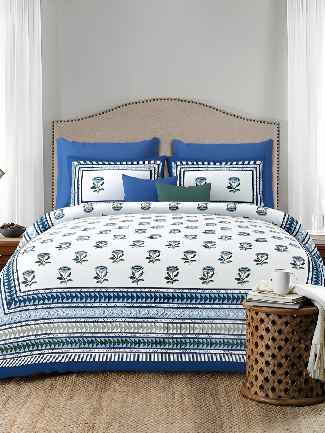 

LIVING ROOTS Blue & White Floral 300 TC King Bedsheet With 2 Pillow Covers