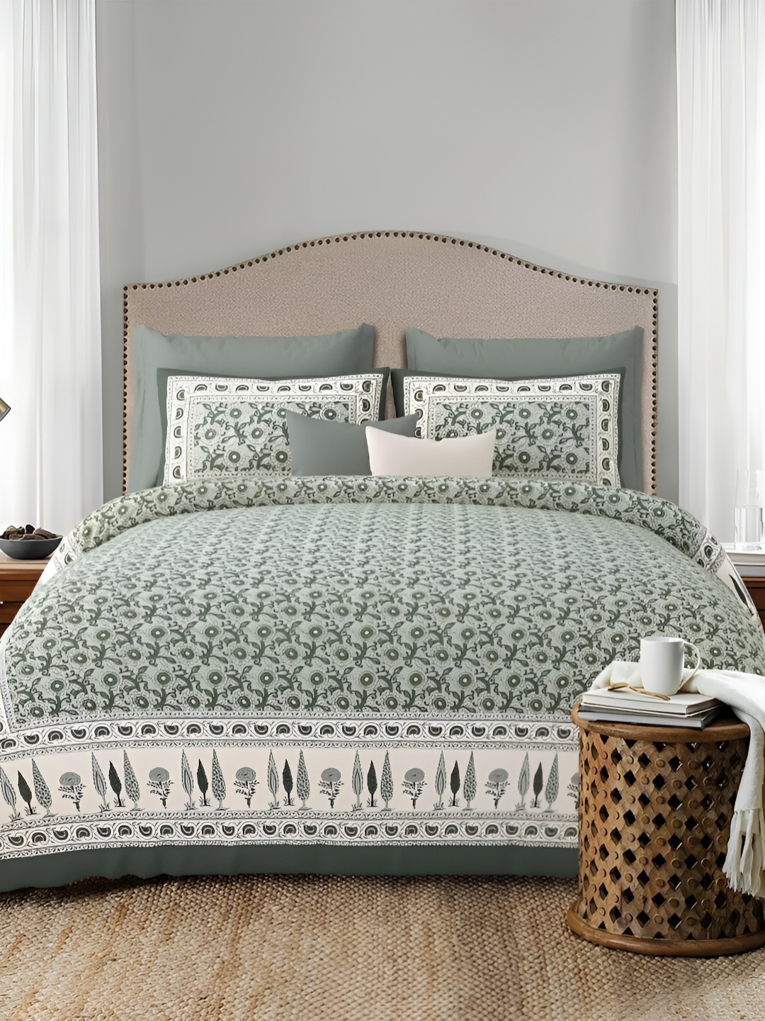 

LIVING ROOTS Green & White Floral 300 TC King Bedsheet With 2 Pillow Covers