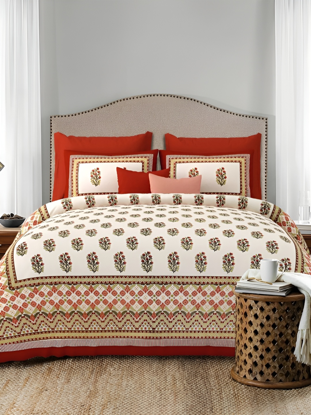 

LIVING ROOTS Maroon & White Floral 300 TC King Bedsheet With 2 Pillow Covers