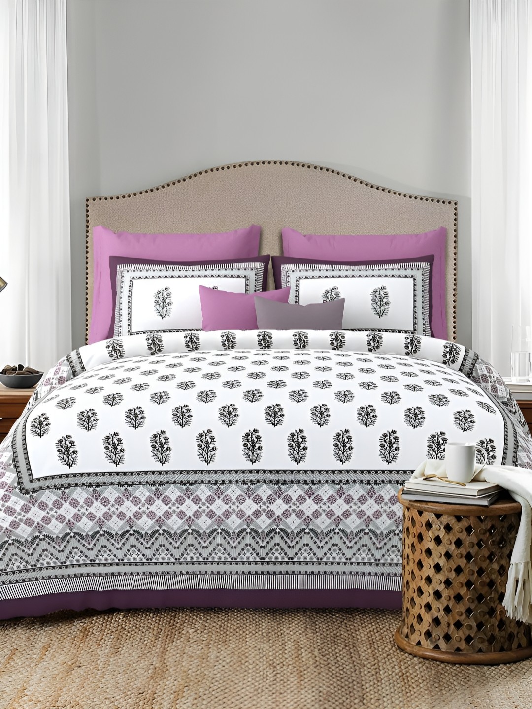 

LIVING ROOTS Lavender & White Ethnic Motifs 300 TC King Bedsheet With 2 Pillow Covers