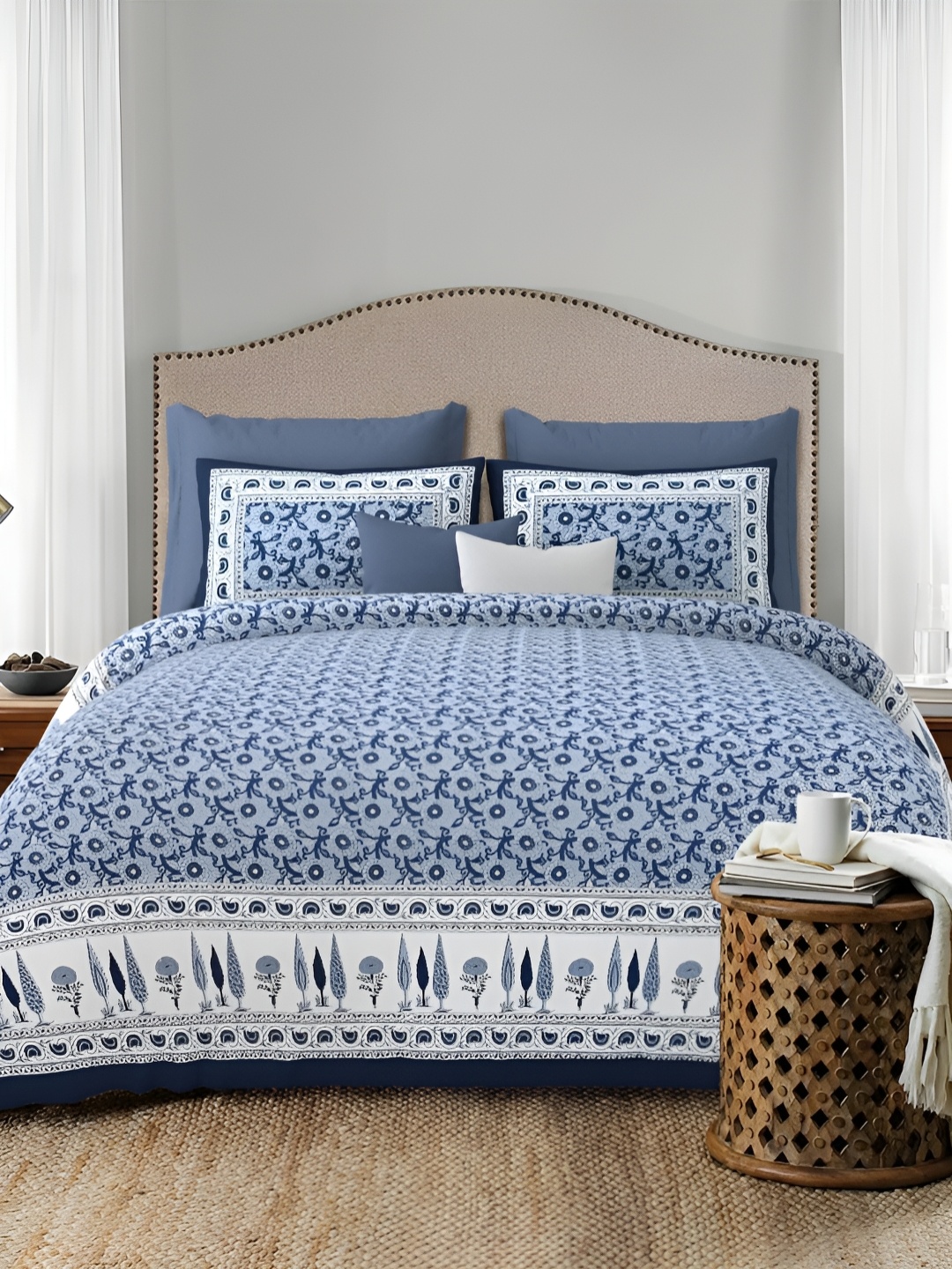 

LIVING ROOTS Blue & White Floral 300 TC King Bedsheet With 2 Pillow Covers