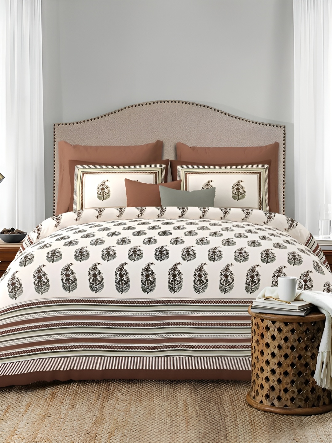 

LIVING ROOTS Brown & Grey Floral 300 TC King Bedsheet with 2 Pillow Covers