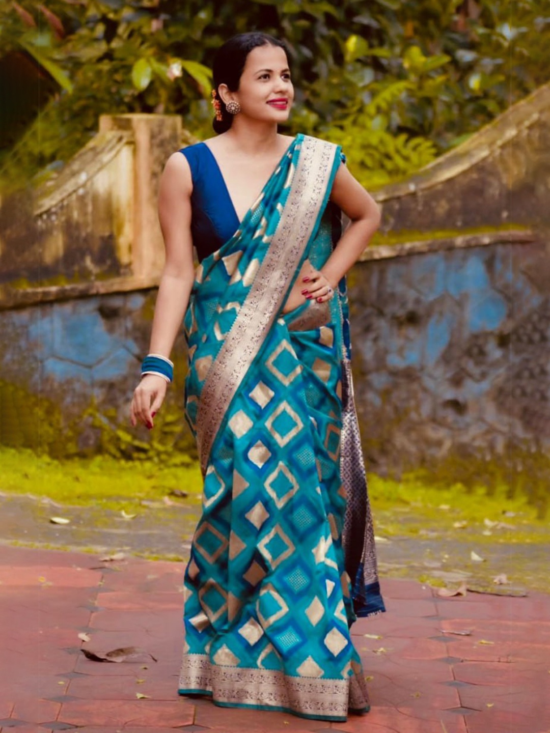 

PAVANPUTRA FAB Geometric Woven Design Zari Art Silk Banarasi Saree, Navy blue