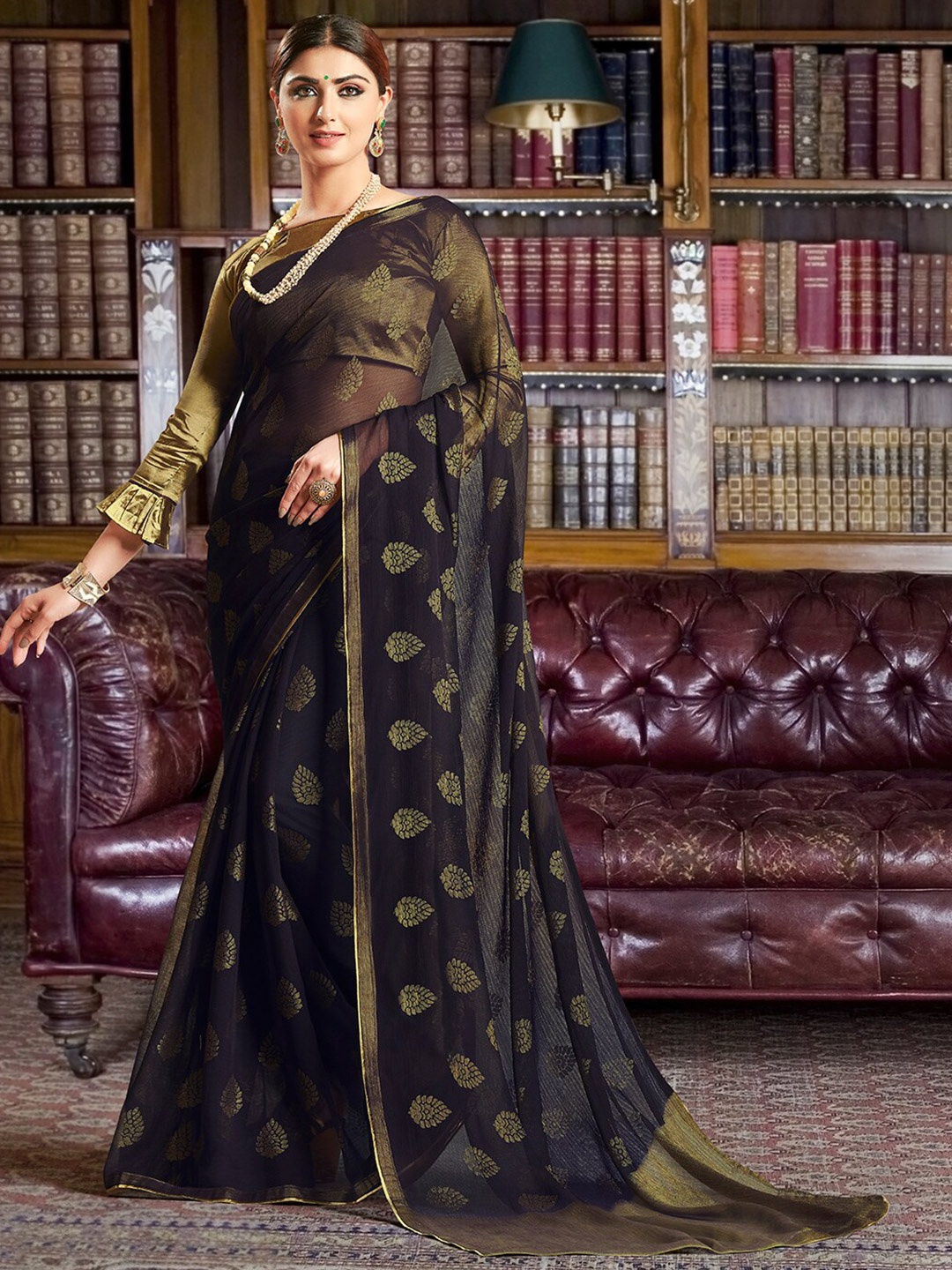 

HRITIKA Floral Printed Brasso Saree, Black