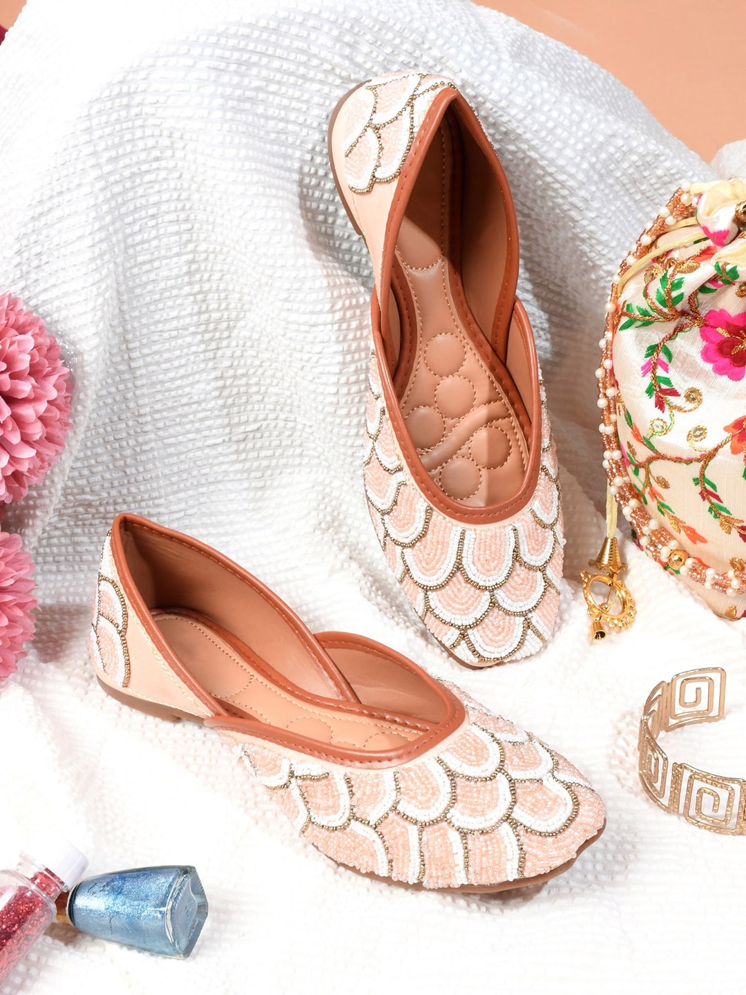 

Try Me Embellished Ethnic Mojaris, Pink