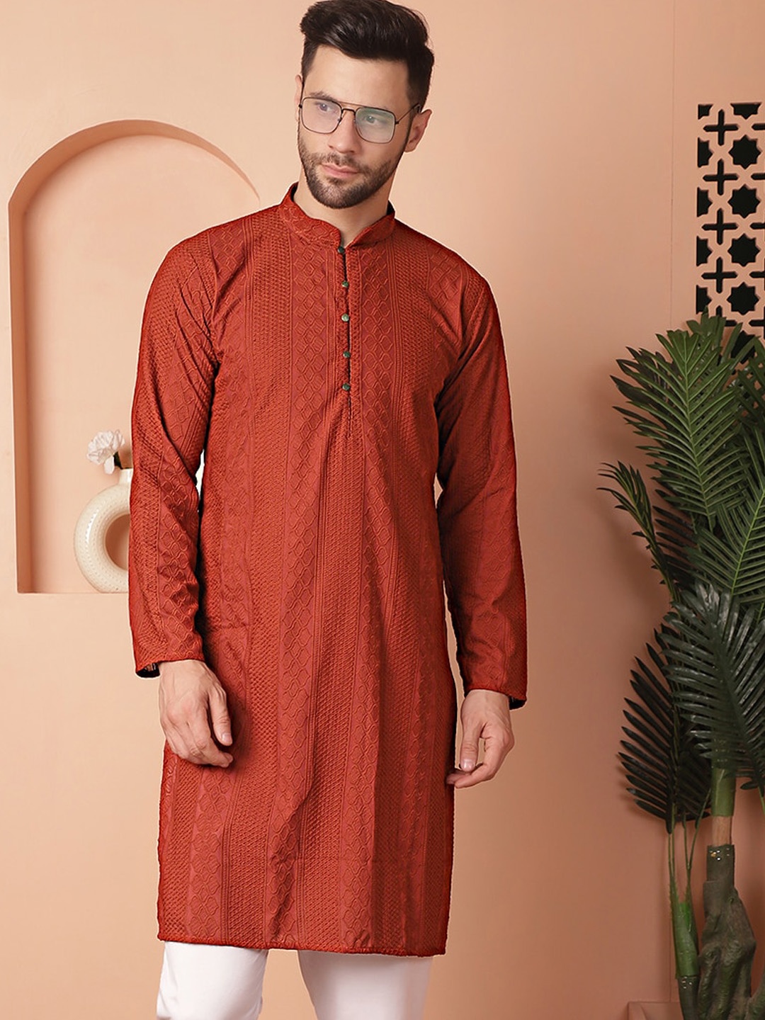 

Jompers Ethnic Motifs Embroidered Mandarin Collar Straight Thread Work Cotton Kurta, Rust